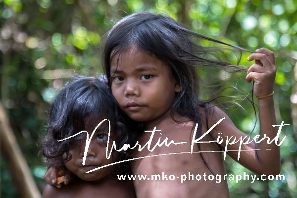 AI6I5337 Tribe Anak Dalam Bukit Duabelas NP South Sumatra