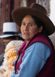 7P8A7709 Tribe Quechua Cholitas Cusco Peru