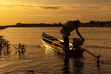 996A2527 Fisherman Pantanal Brazil