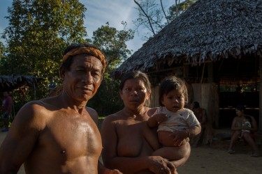 7P8A1871 Tribe Yaguas Rio Momon Amazonas Peru
