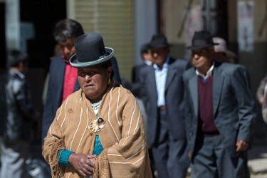 7P8A5305 Chola  Cholitas Lake Titicaca Bolivia