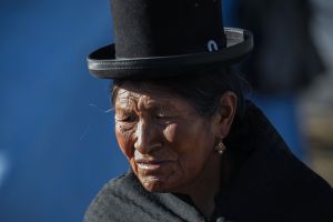 7P8A5185 Chola  Cholitas Lake Titicaca Bolivia