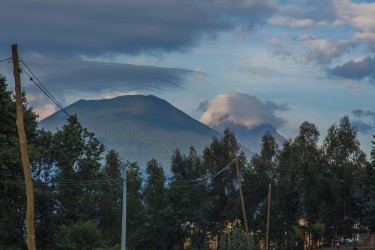8R2A4483 Mountain Chain Virunga NP Rwanda