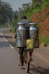 8R2A3345 people carrying goods Rwanda