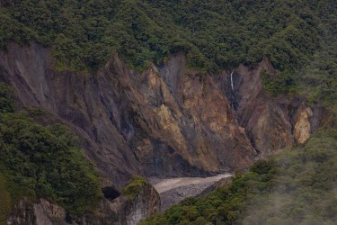 996a3054 volcano reventador amazon ecuador