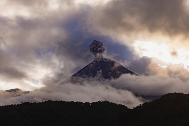 996a3070 volcano reventador amazon ecuador99