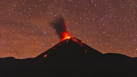 996a3098 volcano reventador amazon ecuador