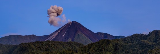 996a3151 pano volcano reventador amazon ecuador